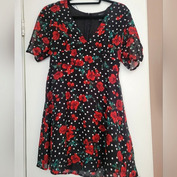 Forever 21 NWT Rose and Polka Dot Dress Size Medium - Picture 2 of 8